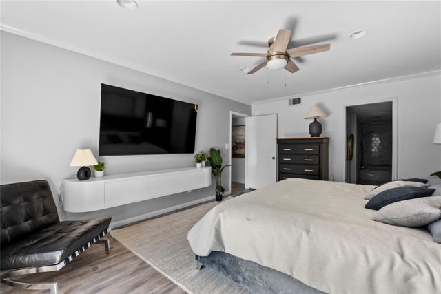 604 S Ripple Creek Drive 604, Houston, TX 77057