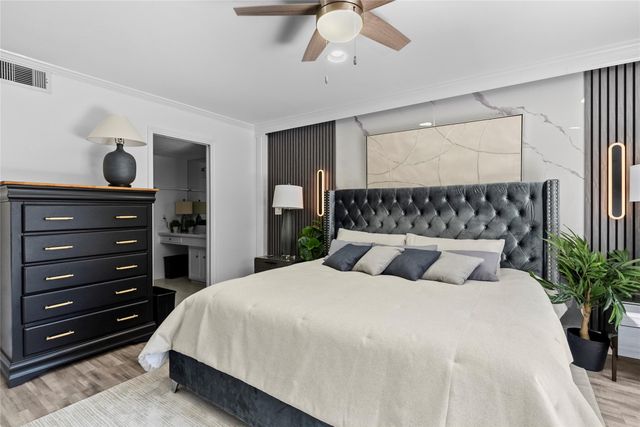 604 S Ripple Creek Drive 604, Houston, TX 77057