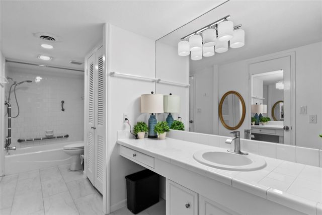 604 S Ripple Creek Drive 604, Houston, TX 77057