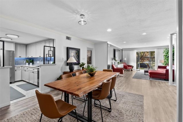 604 S Ripple Creek Drive 604, Houston, TX 77057