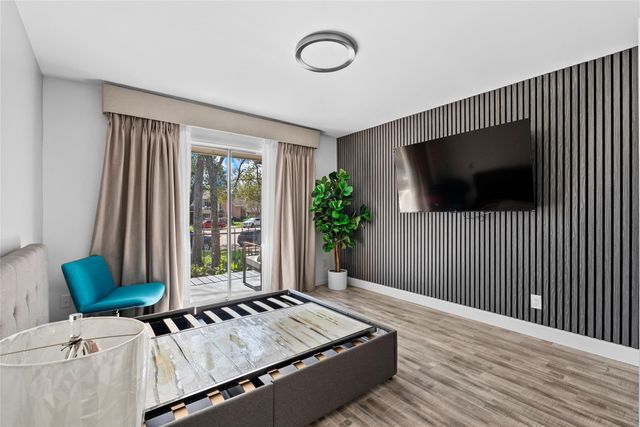 604 S Ripple Creek Drive 604, Houston, TX 77057