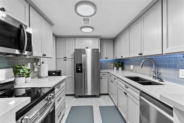 604 S Ripple Creek Drive 604, Houston, TX 77057