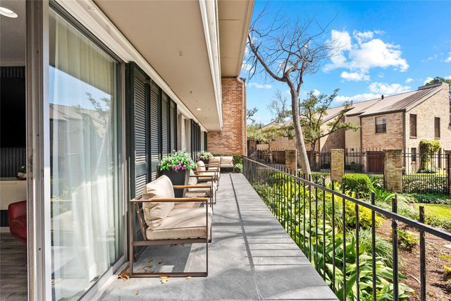 604 S Ripple Creek Drive 604, Houston, TX 77057