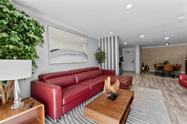 604 S Ripple Creek Drive 604, Houston, TX 77057