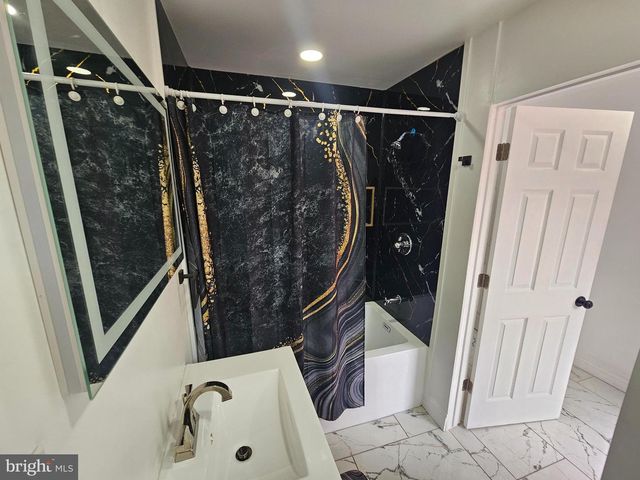 33 CHAMBERS ST, Trenton, NJ 08609