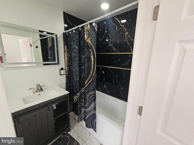 33 CHAMBERS ST, Trenton, NJ 08609