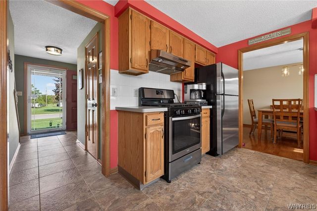 51 Via Donato East, Lancaster, NY 14043
