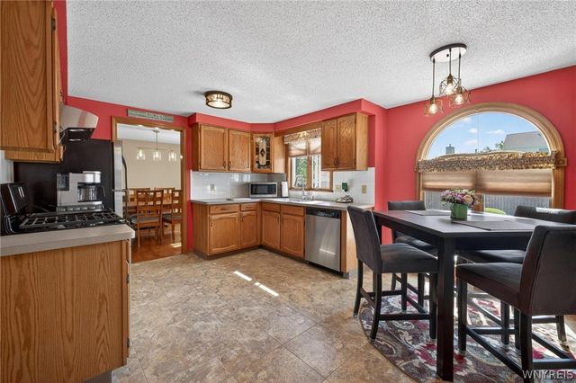 51 Via Donato East, Lancaster, NY 14043
