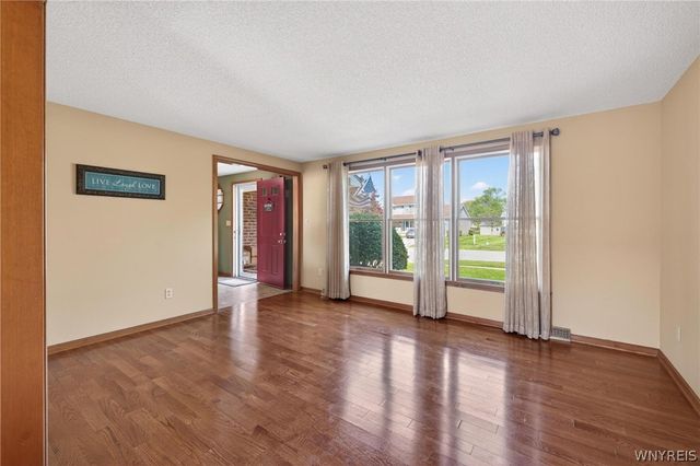 51 Via Donato East, Lancaster, NY 14043