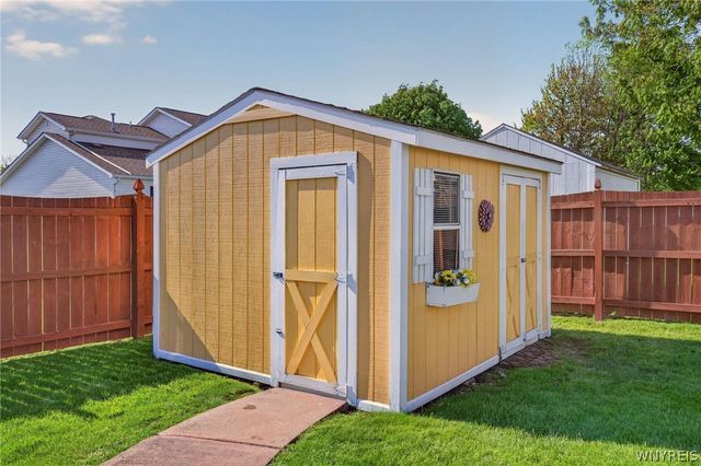 51 Via Donato East, Lancaster, NY 14043