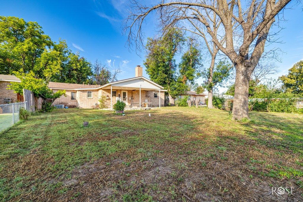 Image 26 of property listing at 611 Allen Dr, Sonora, TX 76950