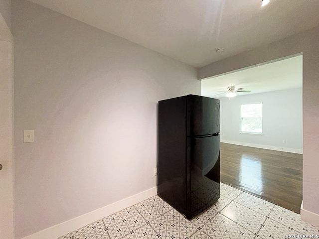 1020 W French Pl Apt 2, San Antonio, TX 78212