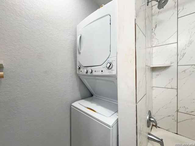 1020 W French Pl Apt 2, San Antonio, TX 78212