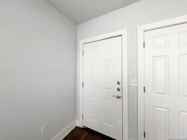 1020 W French Pl Apt 2, San Antonio, TX 78212