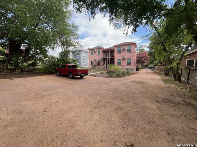 1020 W French Pl Apt 2, San Antonio, TX 78212