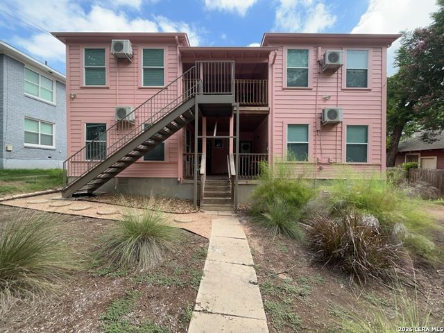 1020 W French Pl Apt 2, San Antonio, TX 78212