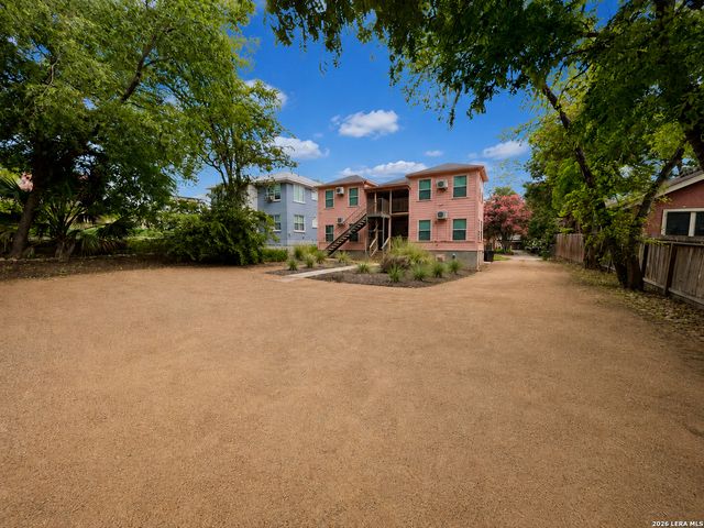 1020 W French Pl Apt 2, San Antonio, TX 78212