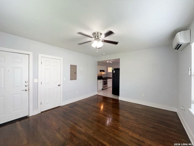 1020 W French Pl Apt 2, San Antonio, TX 78212