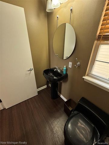 2666 Crooks Road, Royal Oak, MI 48073