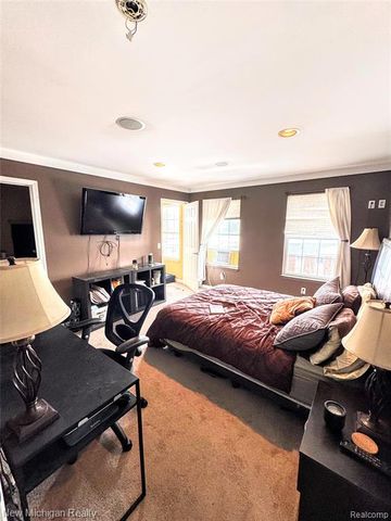 2666 Crooks Road, Royal Oak, MI 48073