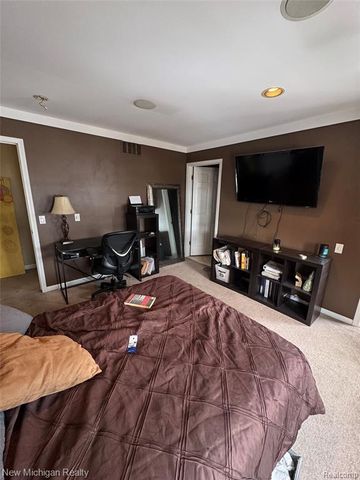 2666 Crooks Road, Royal Oak, MI 48073