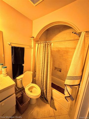 2666 Crooks Road, Royal Oak, MI 48073