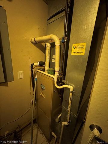 2666 Crooks Road, Royal Oak, MI 48073