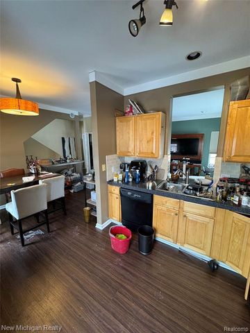 2666 Crooks Road, Royal Oak, MI 48073