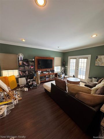 2666 Crooks Road, Royal Oak, MI 48073