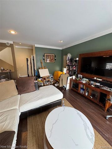 2666 Crooks Road, Royal Oak, MI 48073