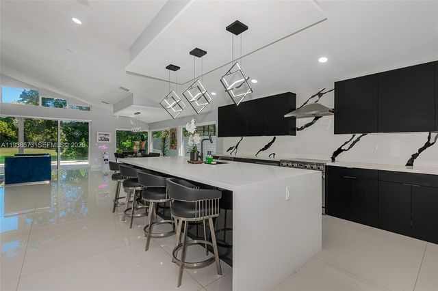 15221 N Laurel Ln N, Pembroke Pines, FL 33027