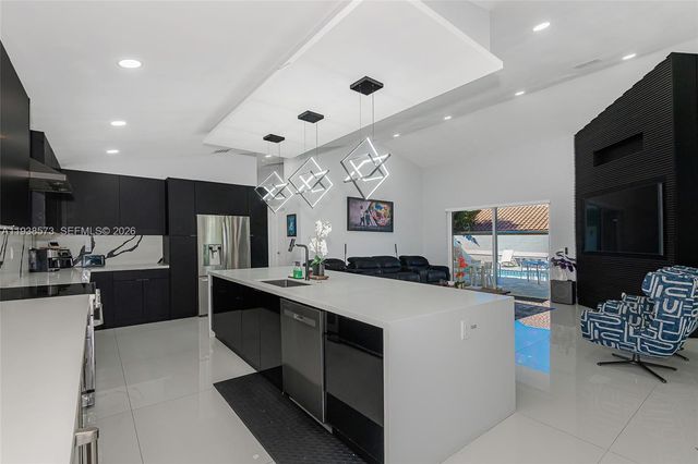 15221 N Laurel Ln N, Pembroke Pines, FL 33027