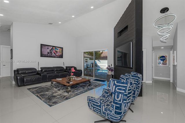 15221 N Laurel Ln N, Pembroke Pines, FL 33027