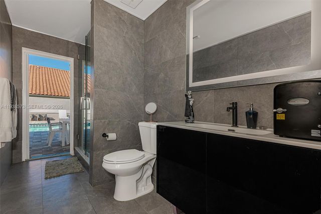 15221 N Laurel Ln N, Pembroke Pines, FL 33027