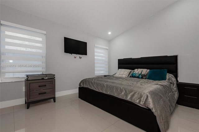 15221 N Laurel Ln N, Pembroke Pines, FL 33027