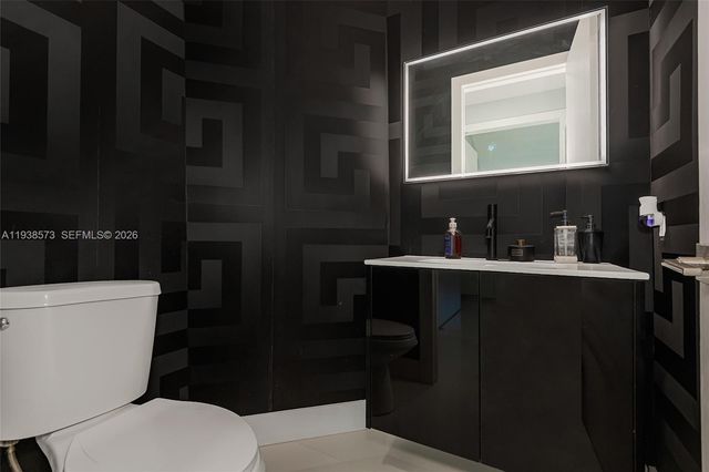 15221 N Laurel Ln N, Pembroke Pines, FL 33027