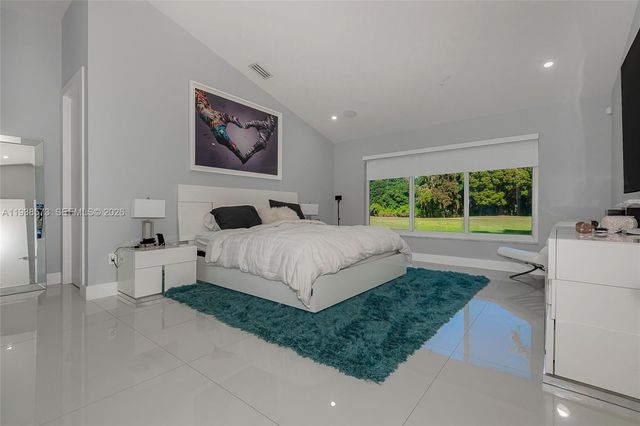 15221 N Laurel Ln N, Pembroke Pines, FL 33027