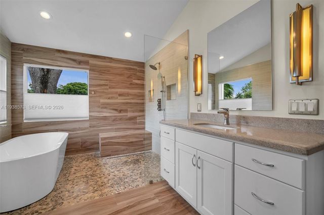 15221 N Laurel Ln N, Pembroke Pines, FL 33027