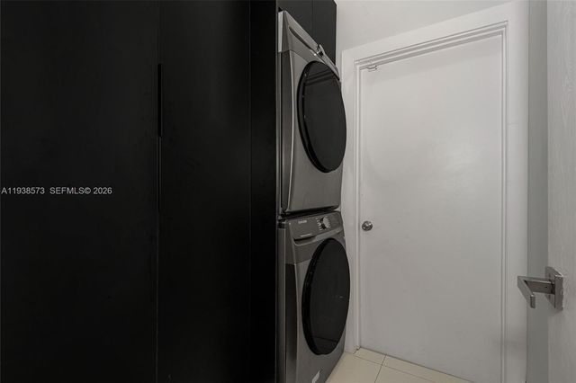 15221 N Laurel Ln N, Pembroke Pines, FL 33027