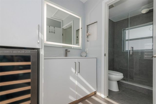 15221 N Laurel Ln N, Pembroke Pines, FL 33027