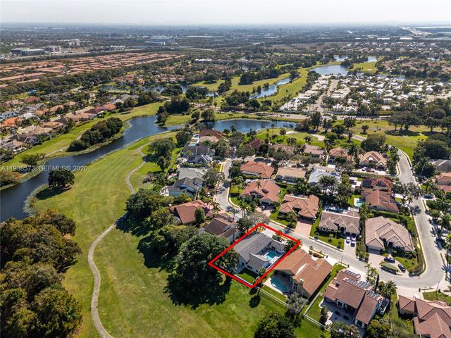 15221 N Laurel Ln N, Pembroke Pines, FL 33027