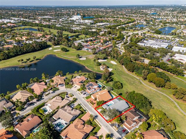 15221 N Laurel Ln N, Pembroke Pines, FL 33027