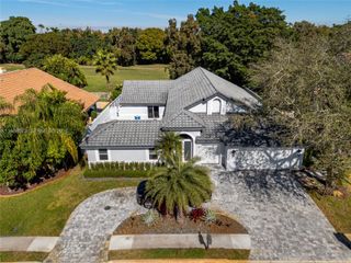 15221 N Laurel Ln N, Pembroke Pines, FL 33027