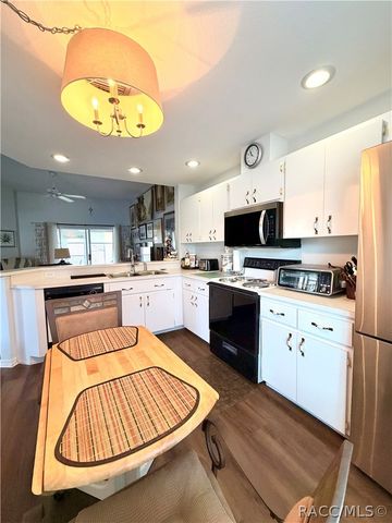 510 W Larchmont Court, Beverly Hills, FL 34465