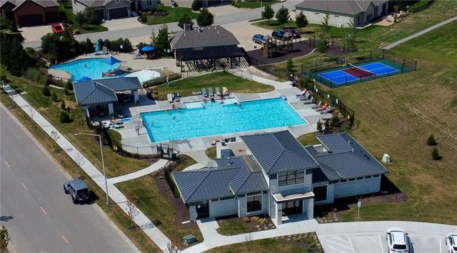 13407 W 174th Terrace, Overland Park, KS 66221