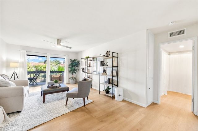 6600 6600 Warner 10, Huntington Beach, CA 92647