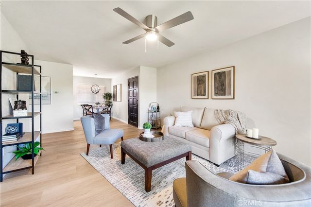 6600 6600 Warner 10, Huntington Beach, CA 92647