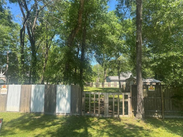 1418 Black Bear Drive, Crosby, TX 77532