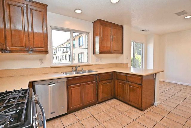 215 Santa Barbara St, San Pablo, CA 94806