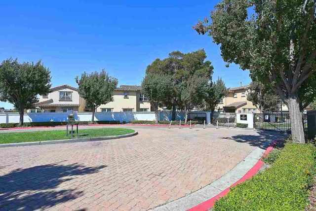 215 Santa Barbara St, San Pablo, CA 94806